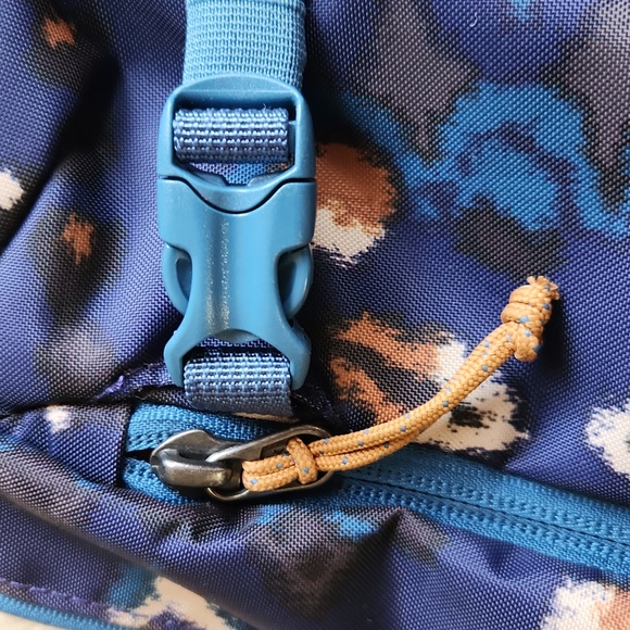 Patagonia Unisex Sling Bag - Picture 8 of 10